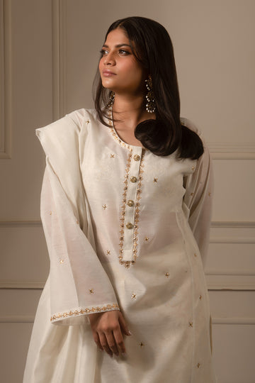 Noorjehan A Vision In Ivory