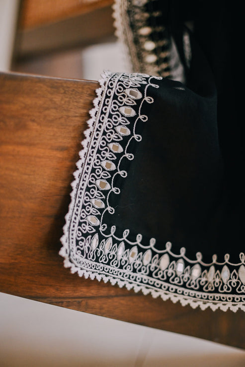 Nura Dupatta - LEILA