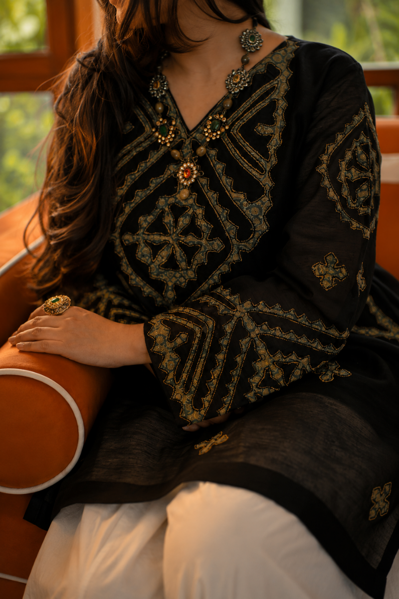 NIGAR BOLD